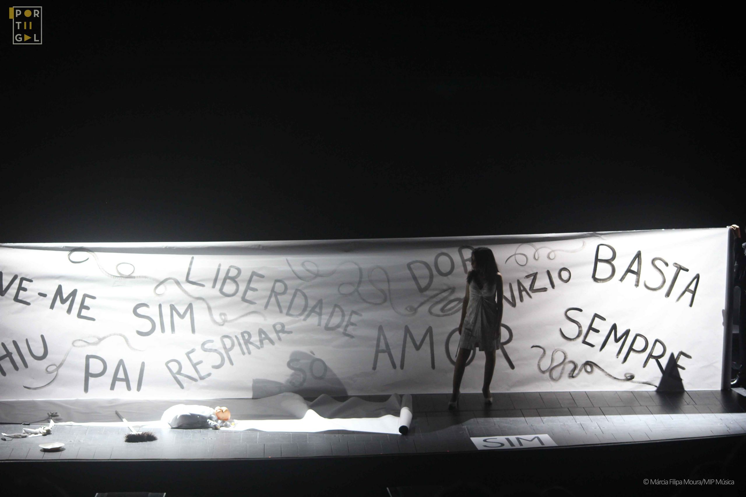 Tábua Rasa - projeto da artista Fernanda Paulo - concerto - assinatura de Claudio Hochman - casino Lisboa